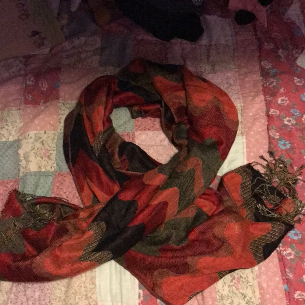 Fringed shawl/scarf